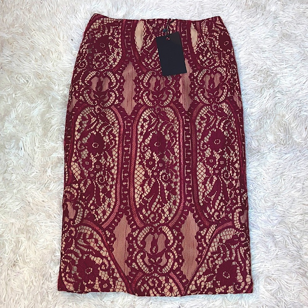 NWT! Stylestalker Maroon Lace Pencil Skirt Small